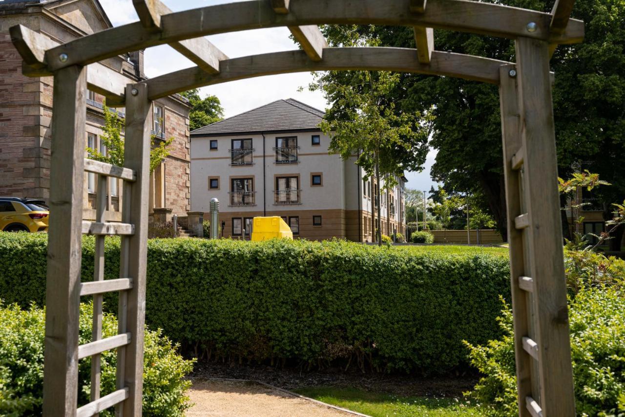Inverness City Suites Екстериор снимка