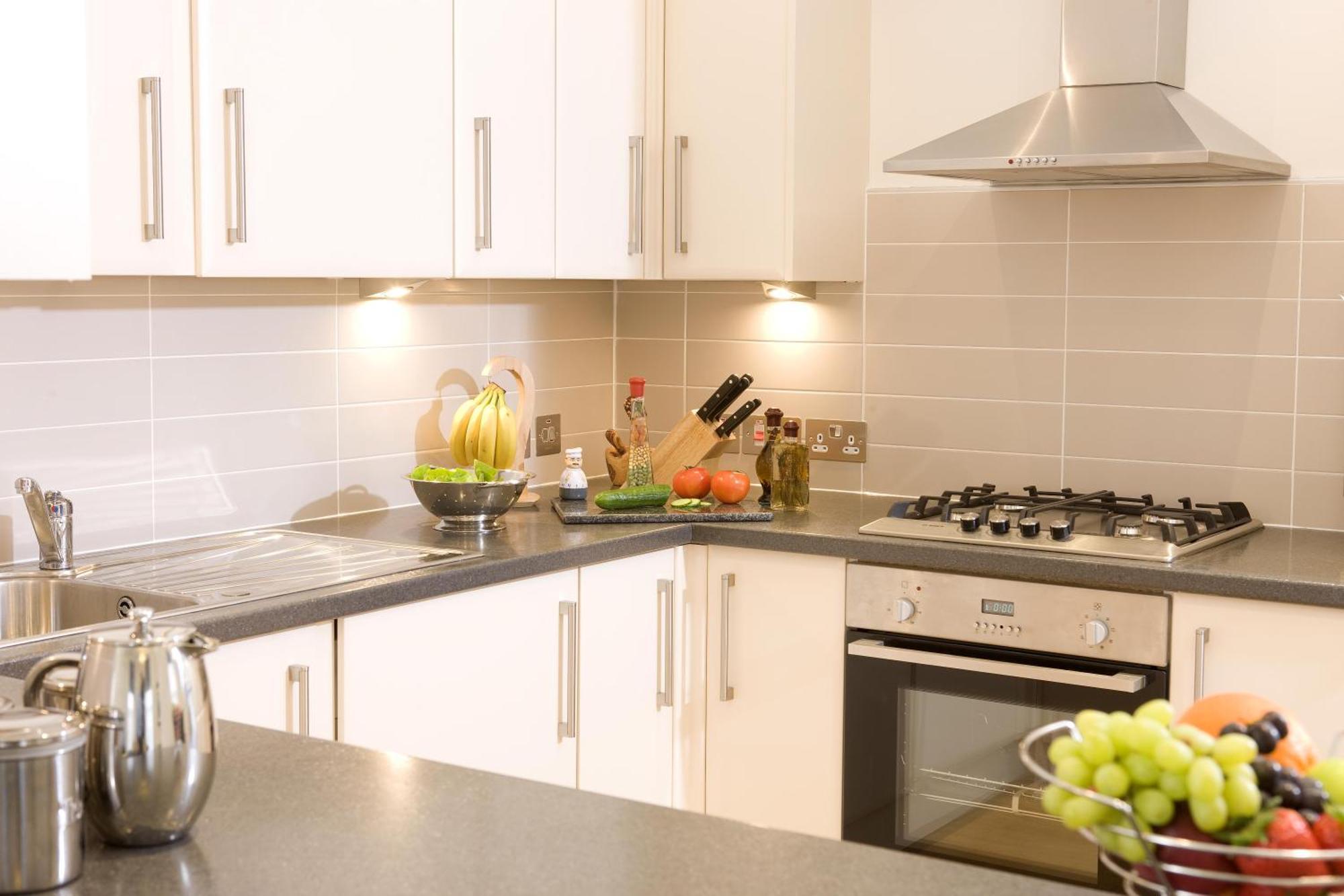 Inverness City Suites Екстериор снимка