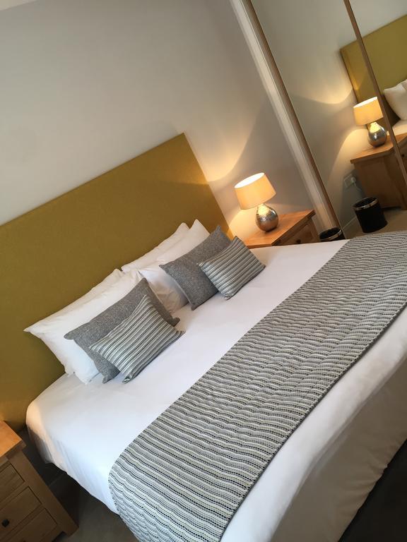 Inverness City Suites Стая снимка